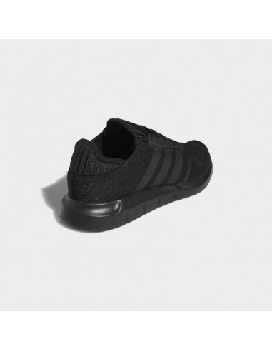 Adidas originals swift run outlet trainers in black cg4111